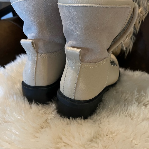 Great warm winter boot. FRYE & CO "Anise" boot in ivory. Size 8.5 Never worn. - Picture 6 of 12